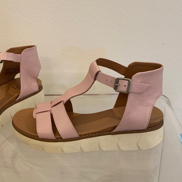 Miz Mooz Pink T-Strap Leather Sandals - Picture 5 of 7